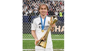 O meio-campista do Real Madrid Modric aprecia cada minuto no estádio do Real Madrid O meio-campista do Real Madrid Modric aprecia cada minuto no estádio do Real Madrid