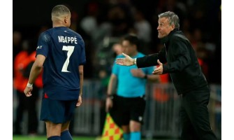 O alto preço da camisa 7, a derrota do time do PSG e a decepção da torcida O alto preço da camisa 7, a derrota do time do PSG e a decepção da torcida