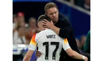 As camisas podem mudar, mas a habilidade é ouro: a prova do valor de um jogador.