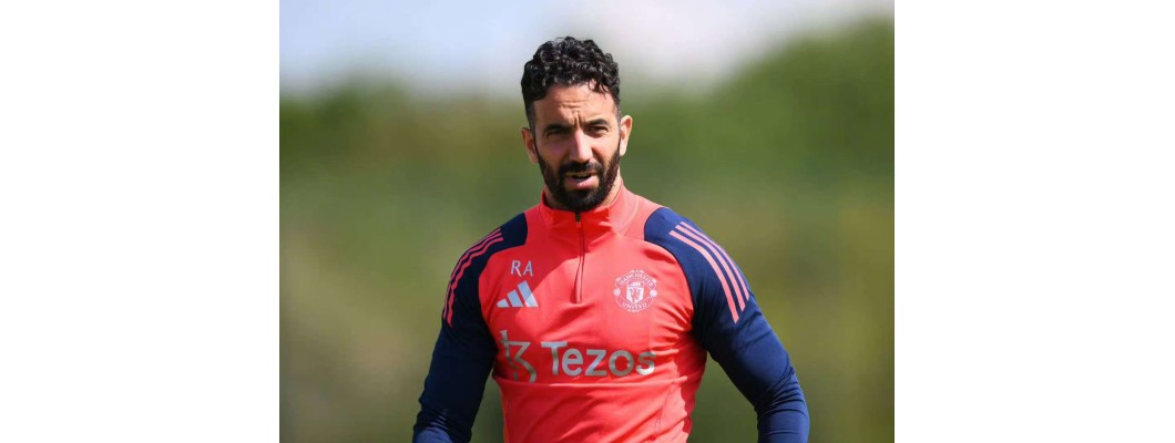 Liverpool e Manchester United receberam muitos novos jogadores. Liverpool e Manchester United receberam muitos novos jogadores.