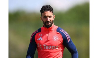 Liverpool e Manchester United receberam muitos novos jogadores. Liverpool e Manchester United receberam muitos novos jogadores.