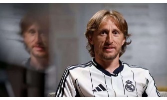Modric se despede do Bernabéu e a era dos antigos meio-campistas do trio de cerimônias chega ao fim Modric se despede do Bernabéu e a era dos antigos meio-campistas do trio de cerimônias chega ao fim