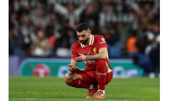 As disputas por pênaltis testam as habilidades e a resistência mental de jogadores e goleiros. As disputas por pênaltis testam as habilidades e a resistência mental de jogadores e goleiros.