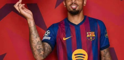 Gabriel Jesus trocou a sua camisola vermelha e branca pela azul e vermelha.