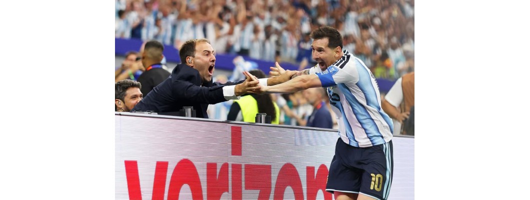 Enquanto Haaland desencadeia uma tempestade juvenil, Messi escreve uma epopeia imortal à medida que o tempo passa. Enquanto Haaland desencadeia uma tempestade juvenil, Messi escreve uma epopeia imortal à medida que o tempo passa.