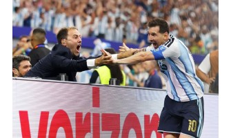 Enquanto Haaland desencadeia uma tempestade juvenil, Messi escreve uma epopeia imortal à medida que o tempo passa.